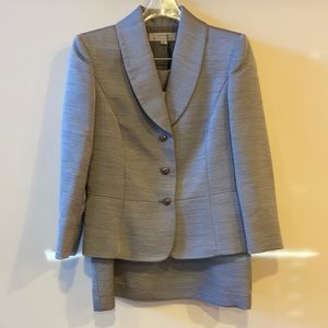 Tarhari Gray Blazer and Skirt Two Piece Set